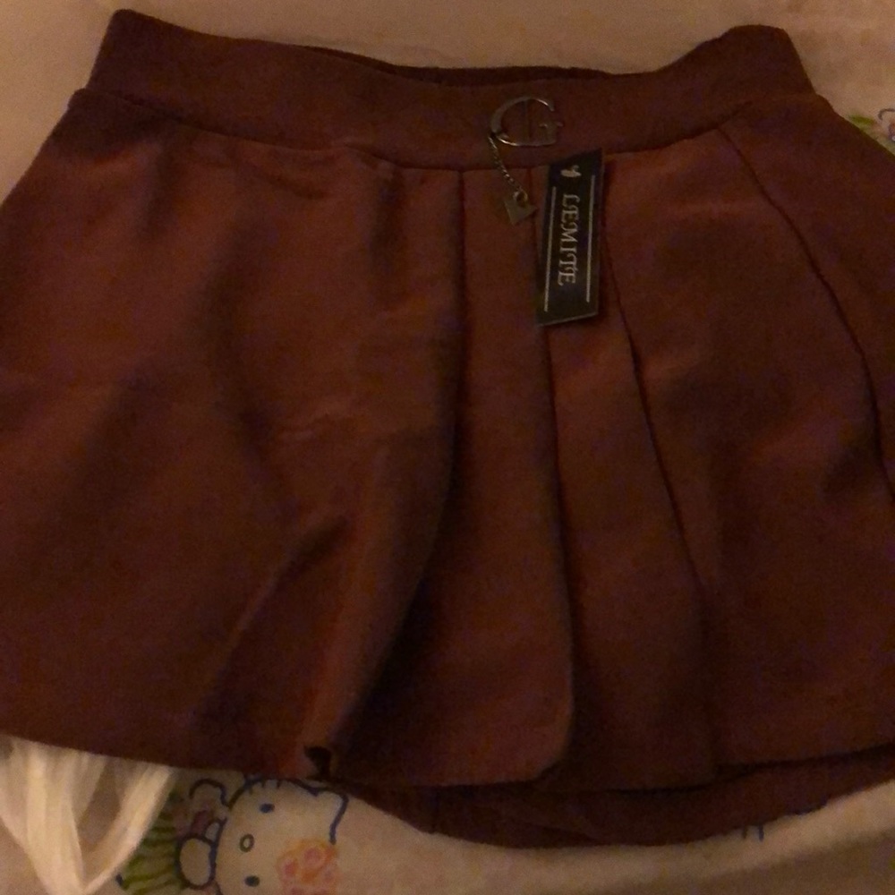 Short brown short skirt